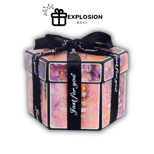 Caja Explosion Boxy™ ensamblada con flores violetas 